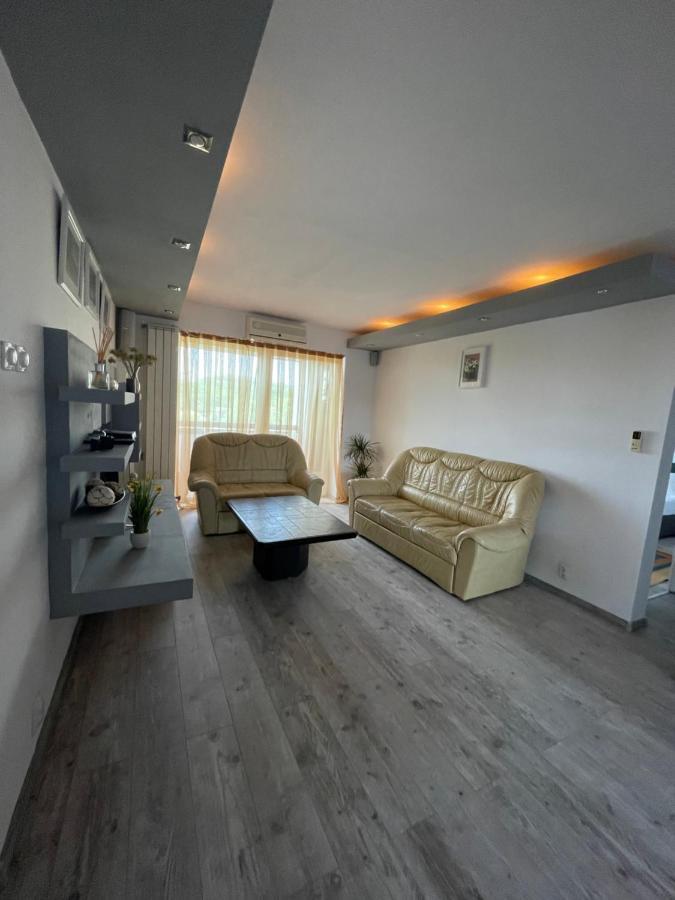 Lovely 3 Bedrooms Apartament 오라데아 외부 사진