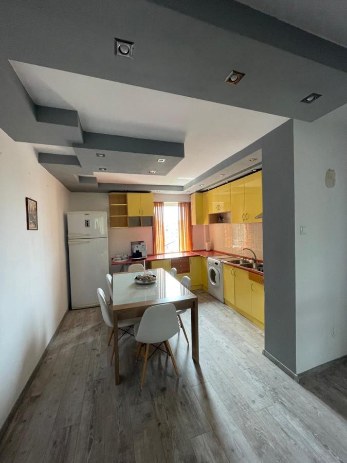 Lovely 3 Bedrooms Apartament 오라데아 외부 사진