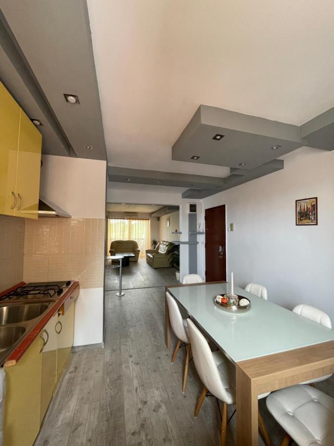 Lovely 3 Bedrooms Apartament 오라데아 외부 사진