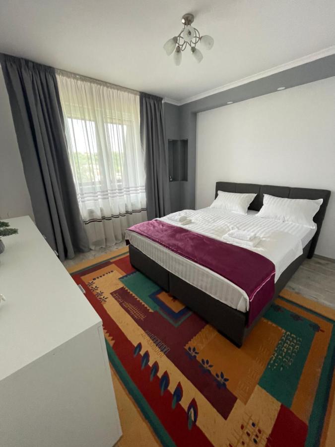 Lovely 3 Bedrooms Apartament 오라데아 외부 사진